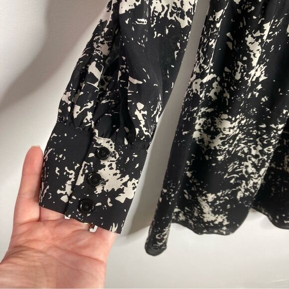 Parker Black and White Patterned Silk Dress Size Small Long Sleeve V Neck - Picture 12 of 12
